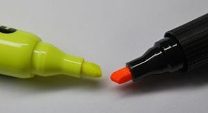 320px-Two_highlighters,_closeup