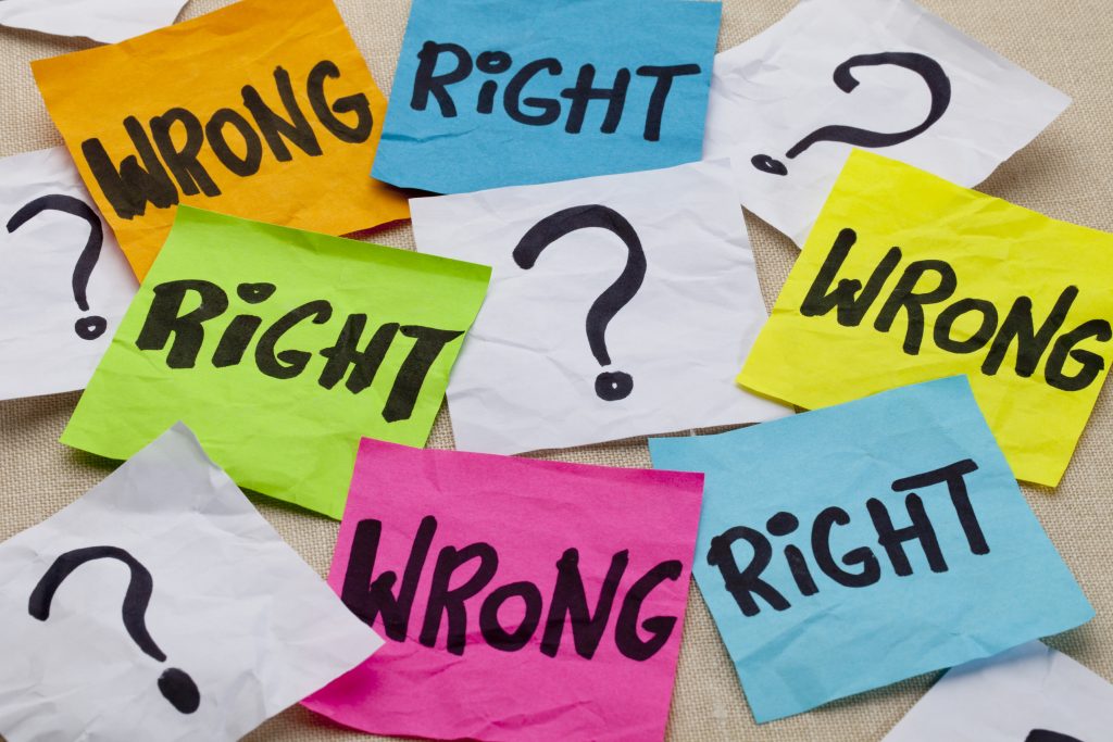 sticky notes that say "right" or "wrong"